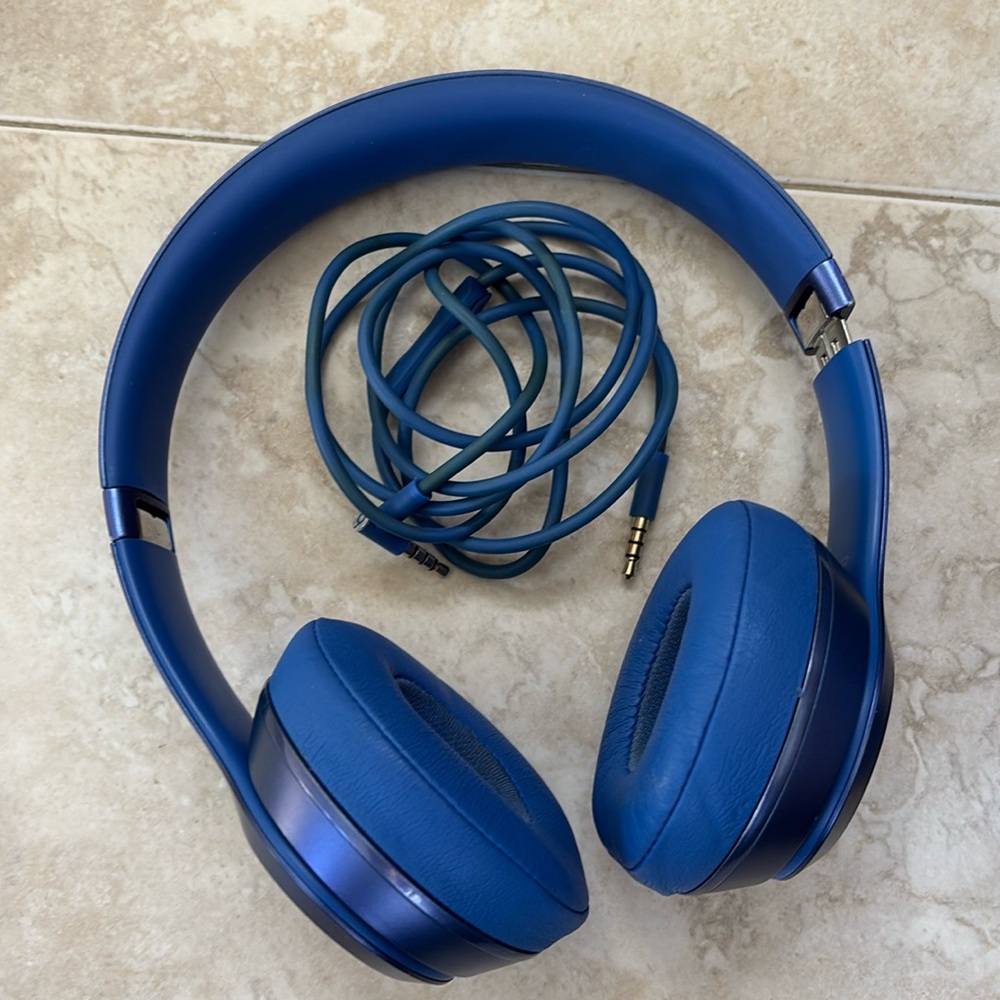 Beats solo2 Royal Edition in Sapphire Blue